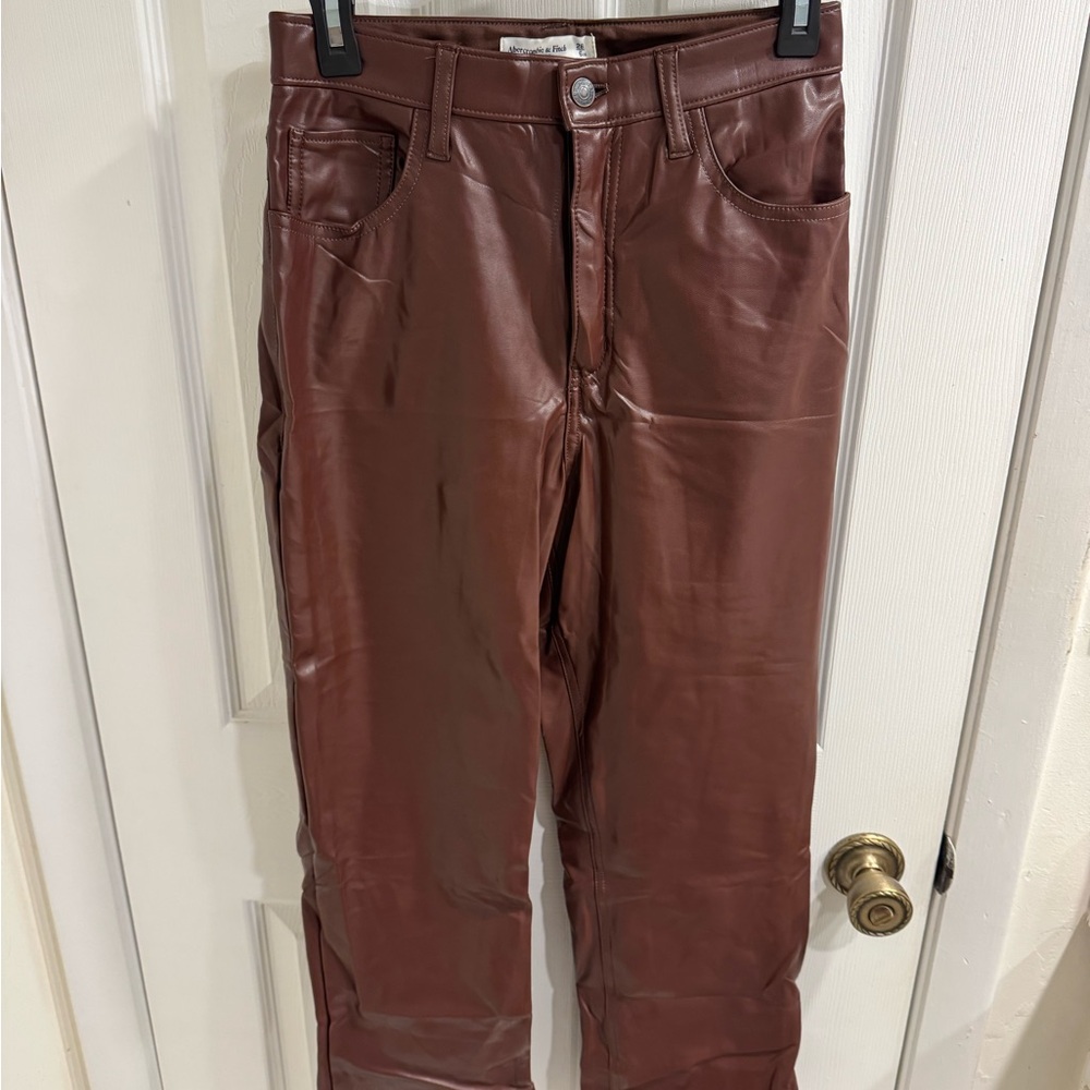 Abercrombie & Fitch 90’s Straight-Leg Faux Leather Pant in Chestnut Brown
